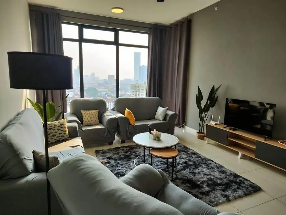 Infinity Pool 2Br Suite 7Pax @Beacon @Georgetown