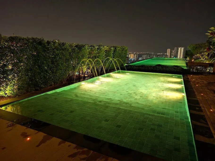Infinity Pool 2Br Suite 7Pax @Beacon @Georgetown 0*, George Town