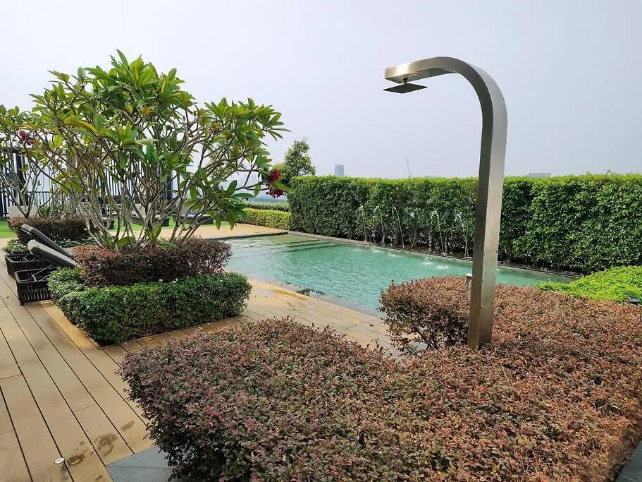 Infinity Pool 2Br Suite 7Pax @Beacon @Georgetown Apartment