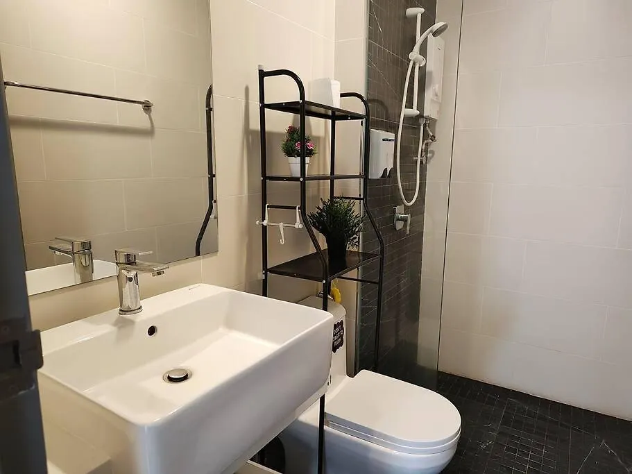 Infinity Pool 2Br Suite 7Pax @Beacon @Georgetown 0*, George Town Malaysia