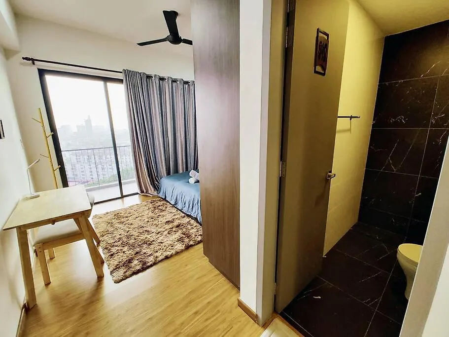 Infinity Pool 2Br Suite 7Pax @Beacon @Georgetown Apartment