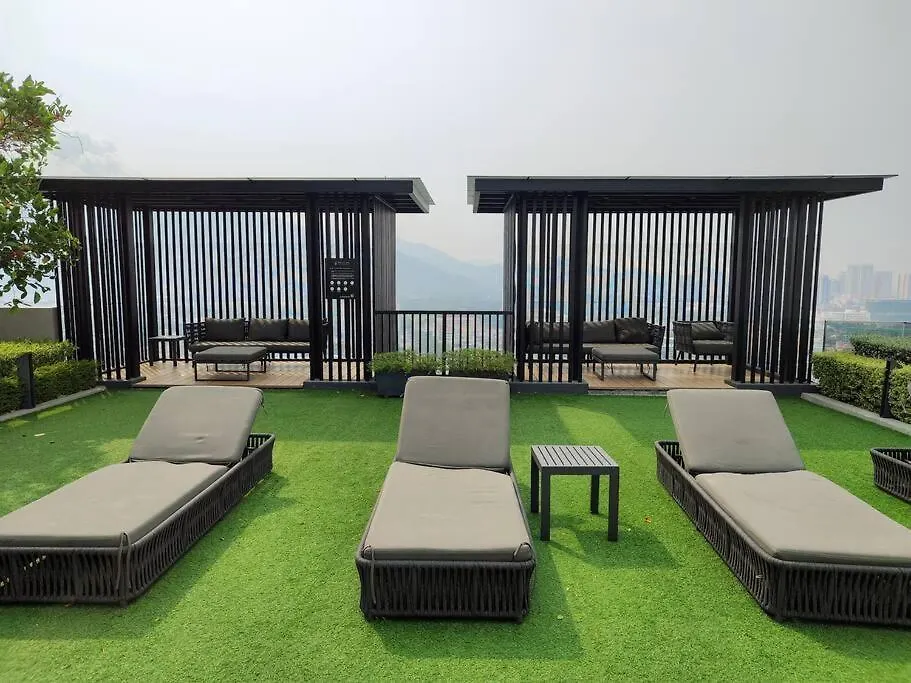 Infinity Pool 2Br Suite 7Pax @Beacon @Georgetown Apartment